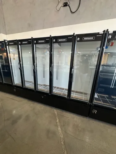 Auto serviço 5 portas resfriados 1630 litros - refrimate