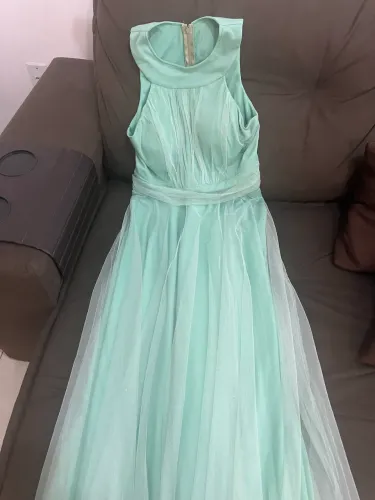 Vendo vestido de festa