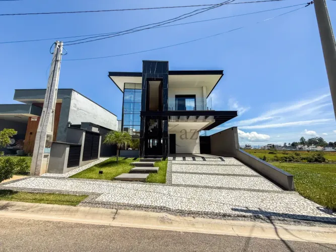 Oportunidade - Casa em Condomínio - Malibu Residencial - Caçapava - 3 Dormitórios - 285m²