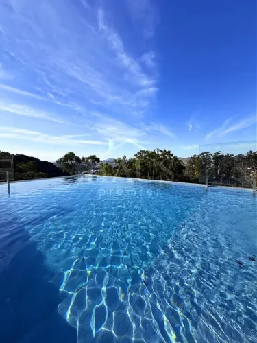 Casa com Piscina de Borda Infinita e Vista Permanente no Granville em Juiz de Fora (MG)
