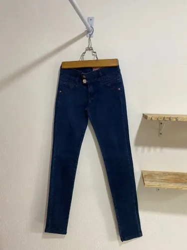 Calça jeans feminina escura Cintura Média Tam. 38