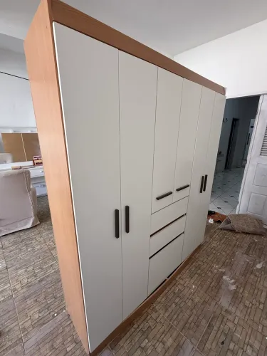 guarda roupas compacto