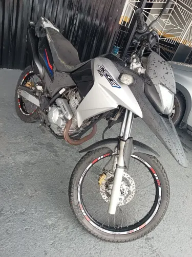 vendo essa moto toda em dia