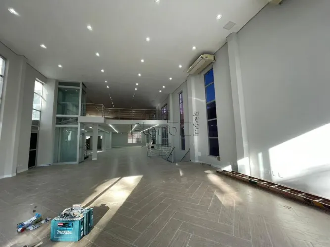 Salão à venda em Campinas, Cambuí, com 742.88 m²