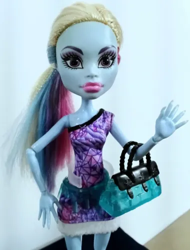 Boneca Monster High Abbey Bominable Scaris