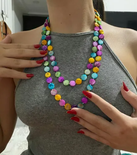 NÃO É BIJUTERIA!!!!! COLAR LONGO -.MADREPEROLAS COLORIDAS!!!