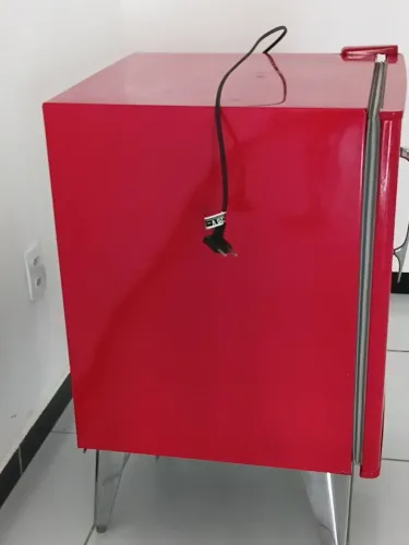 Frigobar retrô em PERFEITO funcionamento.