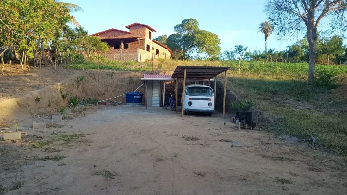 Com duas coberturas com depósito coberto e tanque 1000 LT água de chuva com Kombi