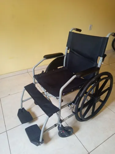 Cadeira de Rodas Semi novas