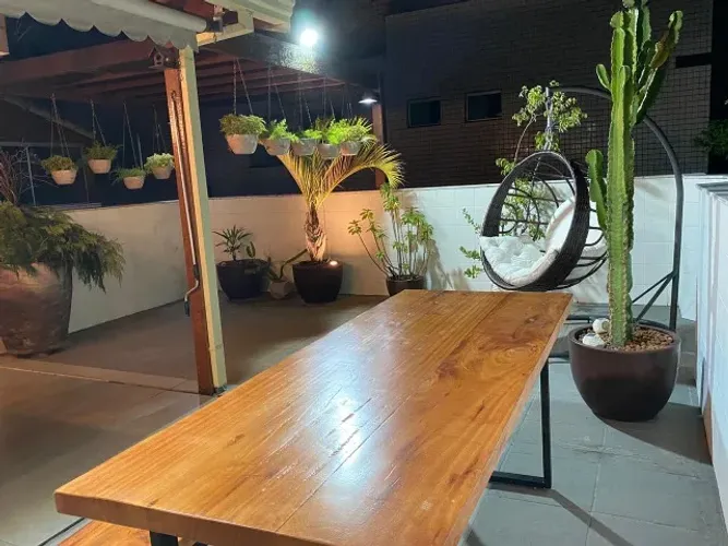 Mesa em Pequia e estruturas metal móveis rusticos e clássicos 
