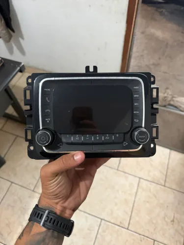 Multimídia Fiat toro com acabamento 