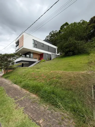 Excelente terreno em condomínio fechado de alto padrão no bairro Vila Nova em Joinville.
