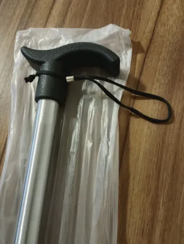 Vendo bengala de alumínio para apoio por 70 reais para vir retirar ok 