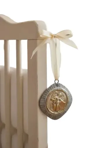 Medalha católica para berço - década de 1950