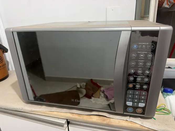 MICROONDAS COM DEFEITO