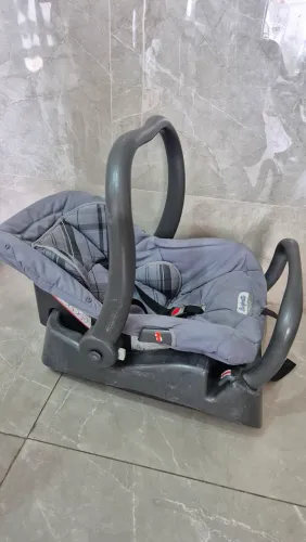 Bebê conforto com base.