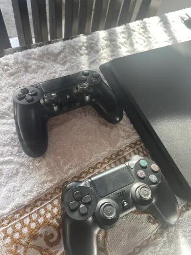Vendo PS4 em ótimo estado, funcionando perfeitamente e pronto pra jogar