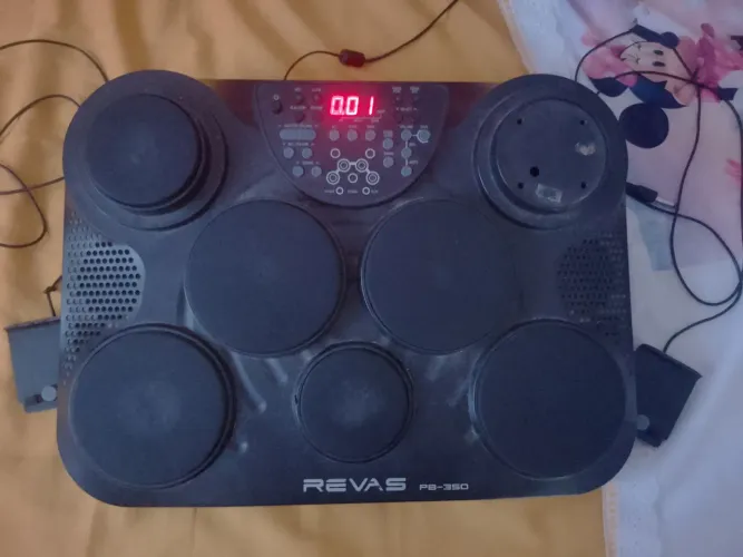 Bateria eletrônica revas d350 com pedais e pedestal