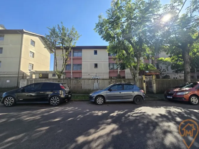 APARTAMENTO TÉRREO COM 2 QUARTOS | COZINHA COM ARMÁRIOS | VAGA COBERTA PARA CARRO | CIC