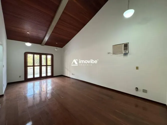 Casa Alto Padrão com 1 Quarto sendo Suíte, 1 Cozinha Gourmet, para Locação em Condomínio