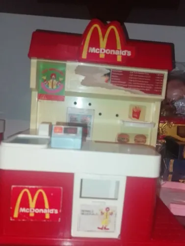 Lanchonete do MC Donald's leia descrição 