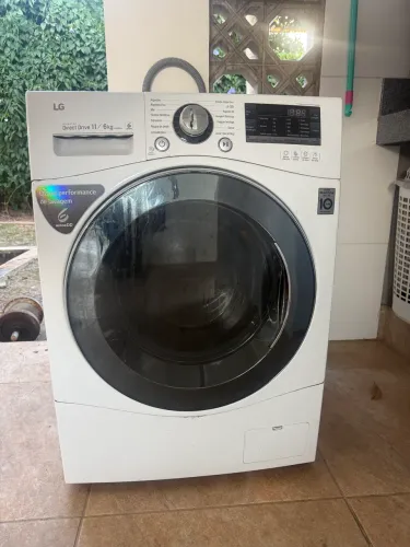 Máquina com defeito - ótima para peças 