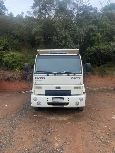 Ford cargo 2428 e