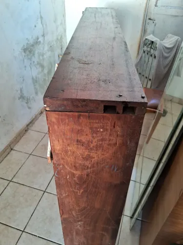 Janela  maciça  madeira