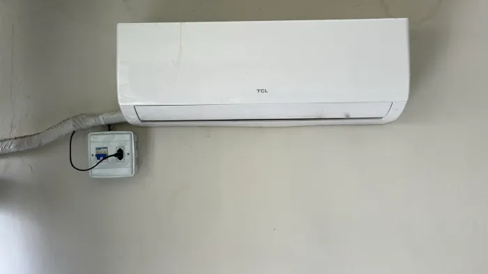 AR-CONDICIONADO TCL SPLIT 12.000 BTUS FRIO 220V