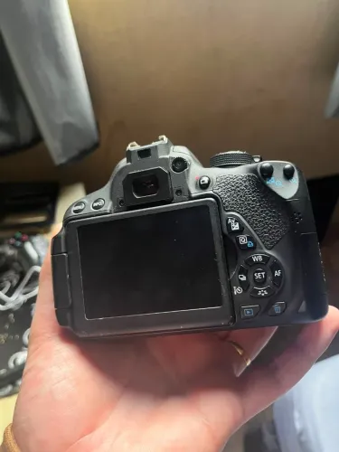 Camera Canon T5I 2 mil cliques apenas