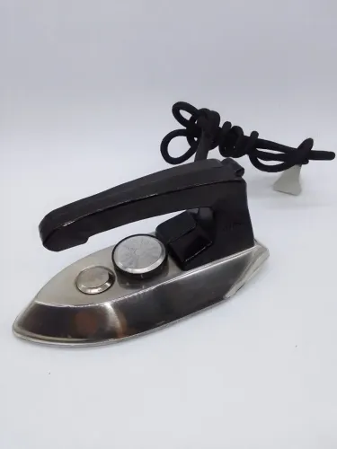 Ferro De Passar Roupas Cofega Inox Baquelite Anos 70 Raro 127v