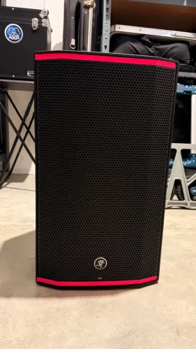 Caixa Mackie Thump 212