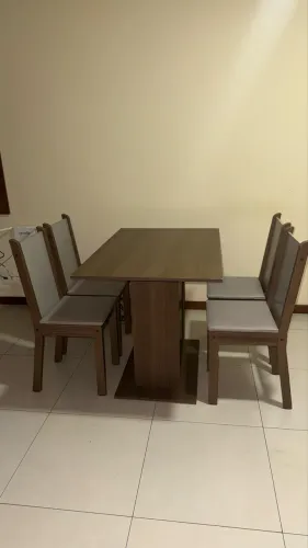 Mesa de jantar com 4 cadeiras - Ótimo estado