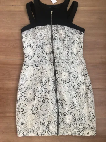 Vestido (G). Marca: Skunk
