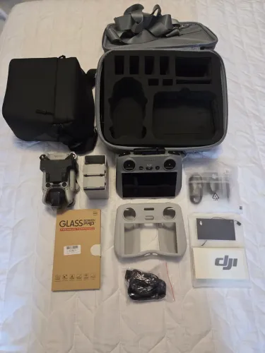 DRONE DJI Mini 4 Pro Fly more plus com RC2( Com Tela) Zero, baterias nunca foram ativadas.