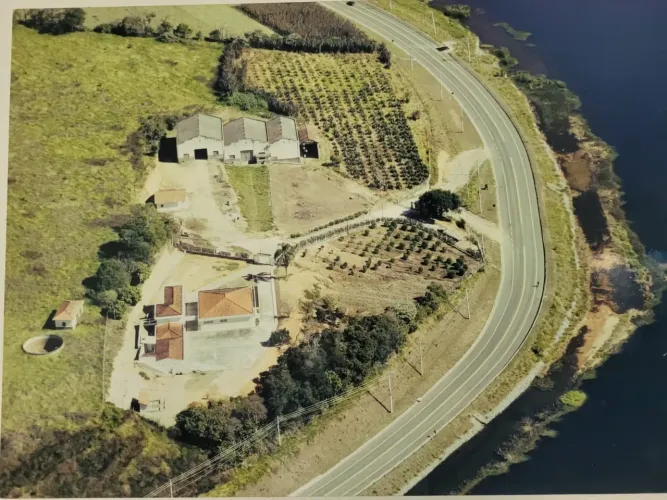 Fazenda/Sítio/Chácara para venda tem 2284 metros quadrados com 3 quartos em Grama - Salesó