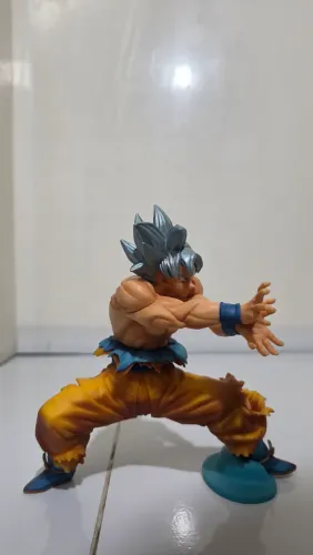 Miniatura goku ultra instinto - ORIGINAL