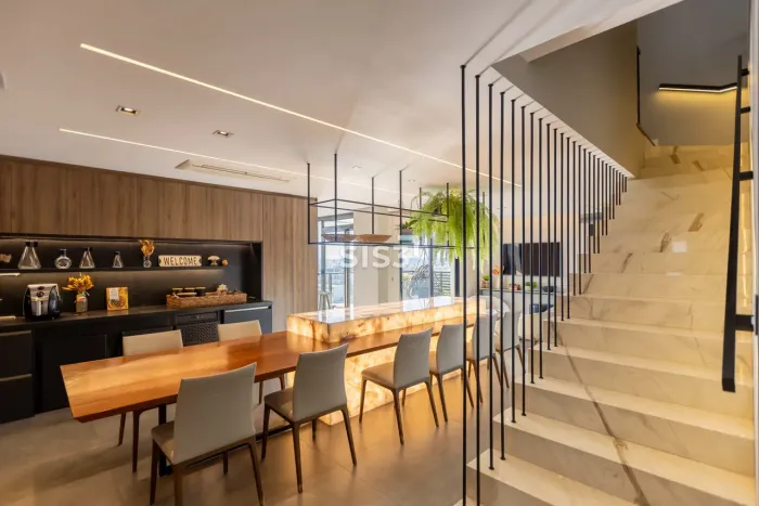 Cobertura com 267m² à venda no Cabral | 4 Quartos, 3 Suítes, 5 Vagas | Visionist Hellbor P