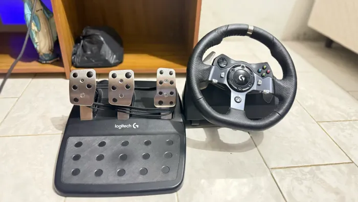 Volante Logitech G920 com pedais