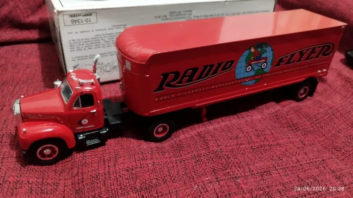Miniatura caminhão Mack 1960 com carreta, escala 1.34 Marca First Gear, edicao limitada.