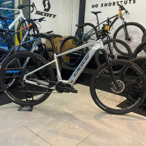 Bicicleta Eletrica Oggi l 8.2 tamanho L-19" SEMI NOVA