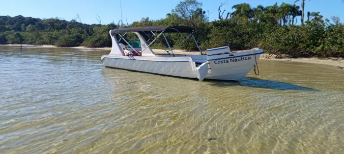 Vendo lancha em estado de Nova, motor com 400hs, completa