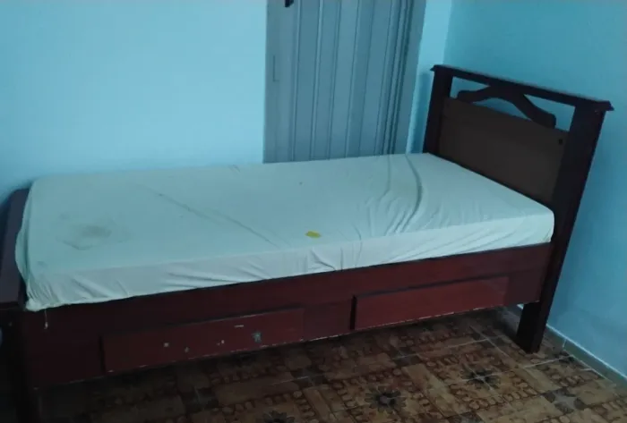 Cama solteiro com gavetas