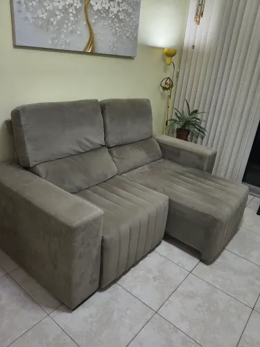 Sofá retrátil e reclinável