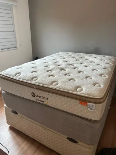 Colchão de molas casal top de linha semi novo