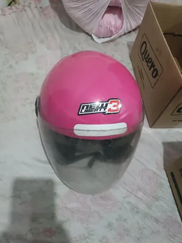 Capacete em bom estado de conservação