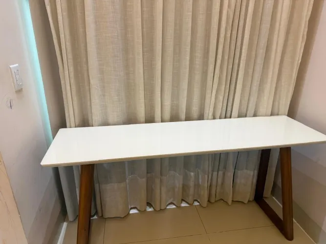 Conjunto Aparador 1,60Mt com mesa lateral madeira com tampo laca
