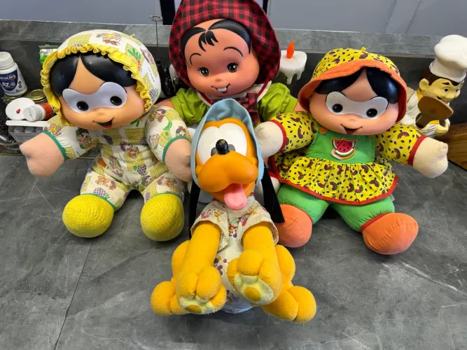 Pelúcias turma da Mônica e pluto