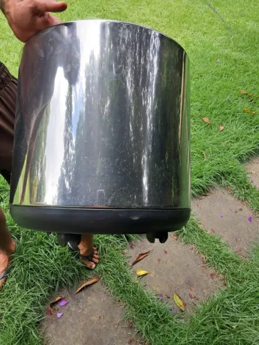 Cachepôs de inox e de vidro