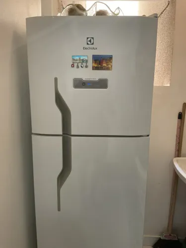 Geladeira Eletrolux - Frost Free 371L - Semi-Nova